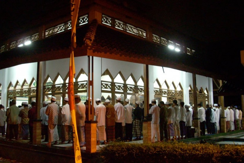 Sholat subuh gabungan di masjid Citayam - Depok Jawa Barat (Ilustrasi)
