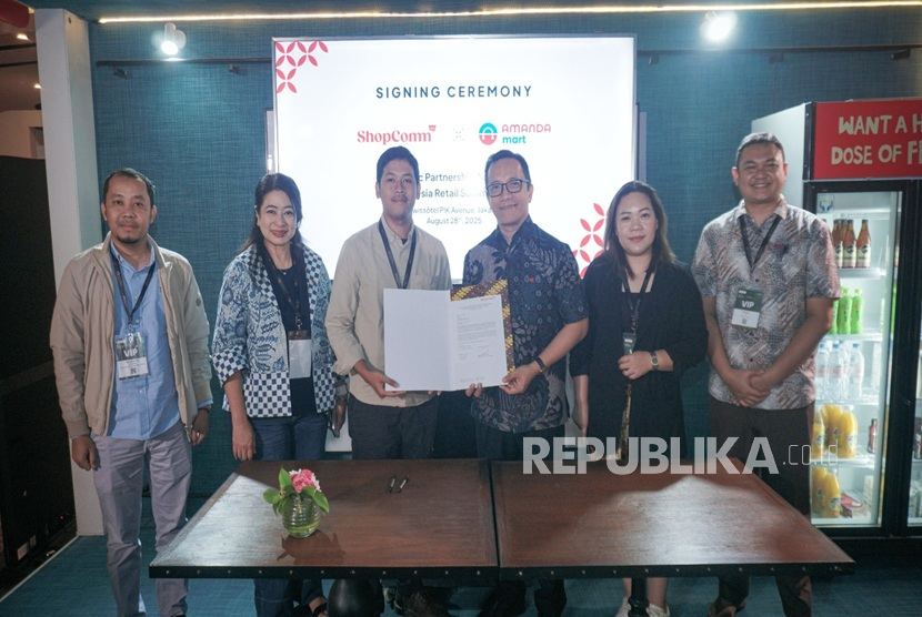 ShopComm, perusahaan shopper marketing di Indonesia, resmi menandatangani kerja sama strategis dengan AEON, BennyMart, Happy Harvest, Narma, dan AmandaMart dalam ajang Indonesia Retail Summit (IRS) 2025 di Jakarta.