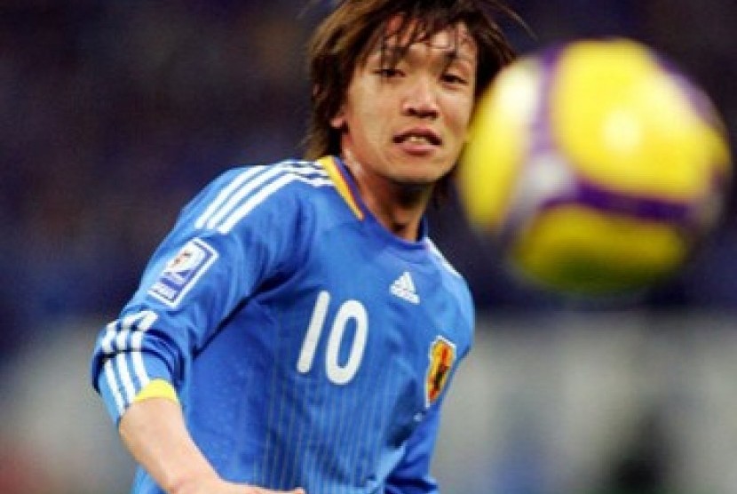 Shunsuke Nakamura. Nakamura pensiun di usia 44 tahun pada Desember 2022.