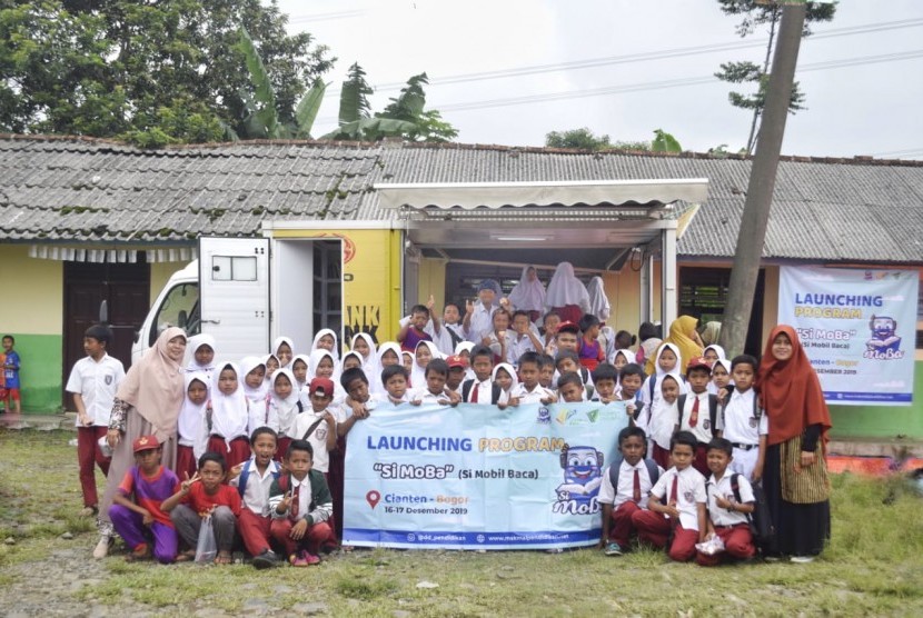 Si MoBa, Perpustakaan Keliling Dompet Dhuafa Pendidikan.