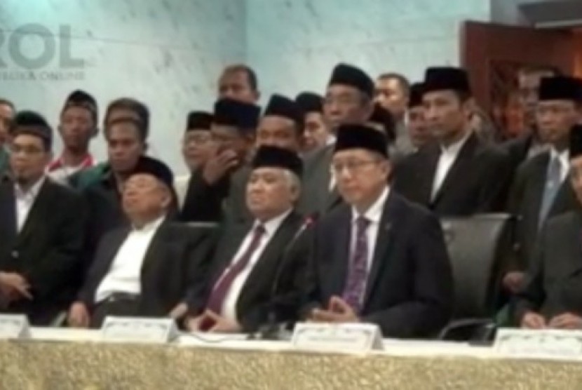 Sidang isbat penentuan 1 syawal di Kantor Kementerian Agama, Jakarta, Ahad (27/7).