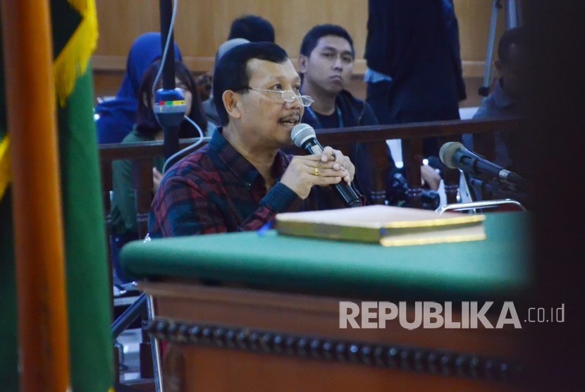 Sidang lanjutan mantan Sekretaris Daerah (Sekda) Jawa Barat, Iwa Karniwa terkait kasus Meikarta, di Pengadilan Tipikor Bandung, Jalan LRE Martanidanata, Kota Bandung, Selasa (12/2).