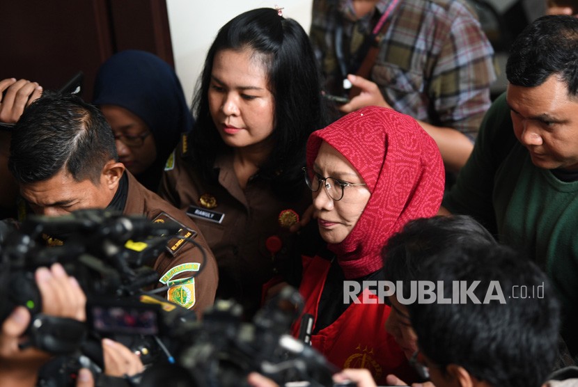 Sidang Lanjutan Ratna Sarumpaet. Terdakwa kasus dugaan penyebaran berita bohong atau hoaks Ratna Sarumpaet meninggalkan ruangan seusai mengikuti sidang lanjutan di PN Jakarta Selatan, Jakarta, Rabu (6/3/2019). 