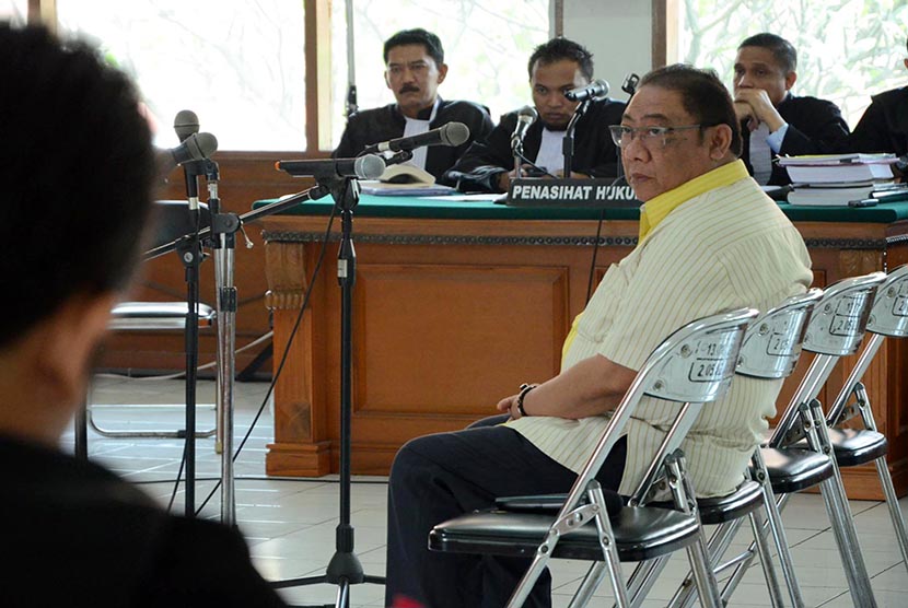 Sidang mantan bupati Indramayu, Yance.