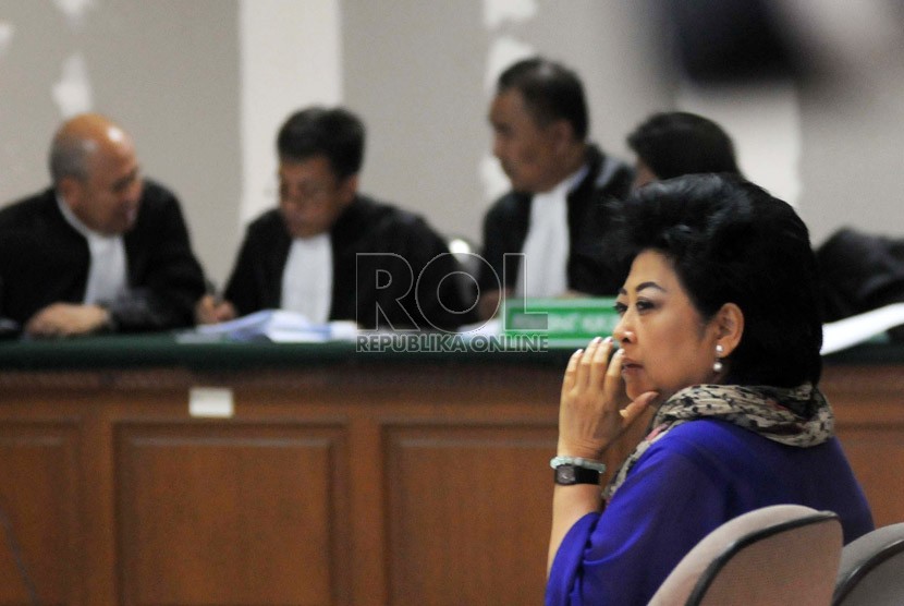  Sidang perdana Hartati Murdaya, terdakwa kasus dugaan suap kepengurusan hak guna usaha perkebunan kelapa sawit Kab. Buol di Pengadilan Tipikor, Jakarta, Rabu (28/11).    (Republika/ Tahta Aidilla)