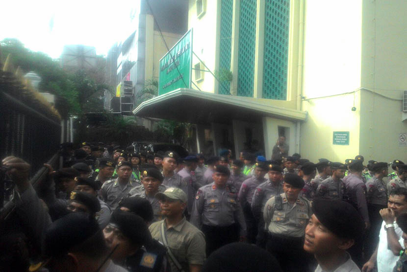 Sidang perdana kasus penistaan agama dengan terdakwa Basuki Tjahaja Purnama alias Ahok di Pengadilan Jakarta Utara, Selasa (13/12).