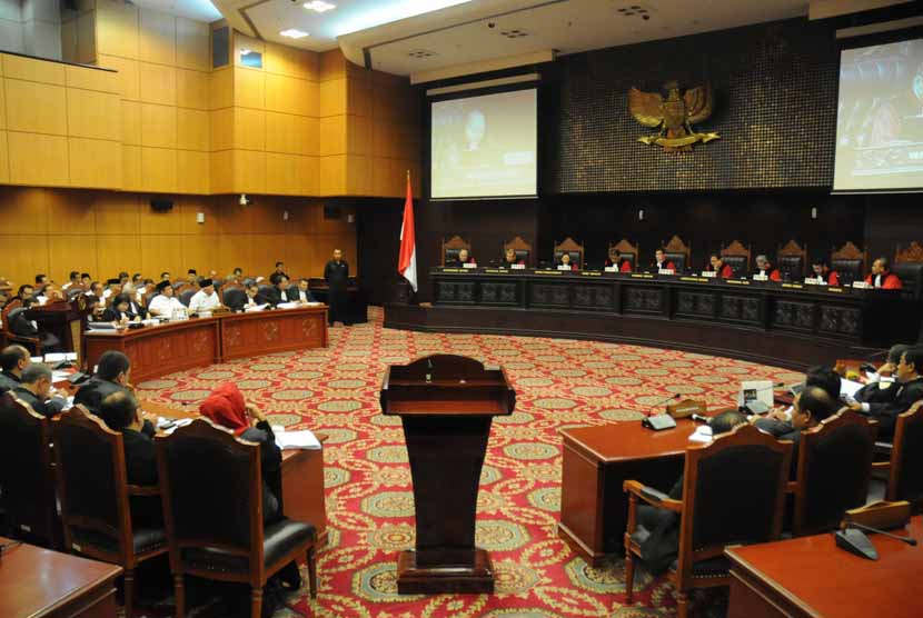 Sidang perdana perkara Perselisihan Hasil Pemilihan Umum (PHPU) Presiden dan Wakil Presiden Tahun 2014 berlangsung di Mahkamah Konstitusi (MK), Jakarta, Rabu (6/8). 