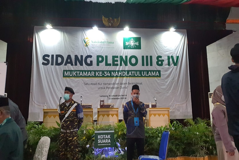 Sidang pleno Muktamar ke-34 NU untuk menentukan tim Ahlul Walii Wal Aqdi (AHWA) akhirnya final. Sidang yang berlangsung di Kampus Unila Bandar Lampung ini menetapkan 9 kiai sepuh yang bertugas untuk memilih Rais Aam PBNU periode 2021-2026.