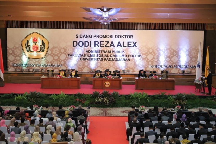 Sidang Promosi Program Doktor Fakultas Ilmu Sosial dan Politik (FISIP) Bupati Musi Banyuasin (Muba) Dodi Reza Alex.