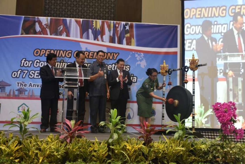 Sidang Tahunan Dewan Pembina (Governing Board Meeting) tujuh Pusat Seameo (Seameo Centres) di Indonesia digelar di Anvaya Beach Resort, Badung, Bali, Senin (17/9). Seameo adalah organisasi menteri pendidikan se-Asia Tenggara yang didirikan sejak 1965.