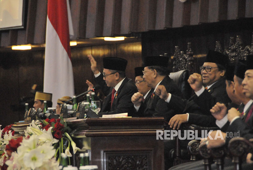 Ketua MPR Zulkifli Hasan menyampaikan Pidato Kenegaraan dalam Sidang Tahunan MPR di Gedung Kura Kura Parlemen, Senayan, Rabu (15/8)