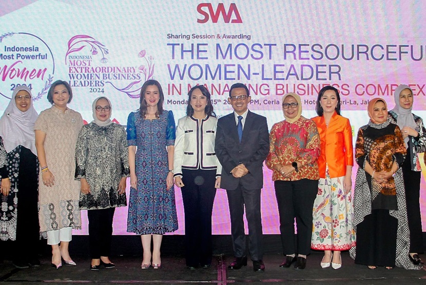 SIG menerima penghargaan The Most Extraordinary Women Business Leaders 2024 atas nama Direktur Operasi SIG, Reni Wulandari, pada ajang Indonesia Most Powerful Women Business Leaders yang diselenggarakan oleh Majalah SWA di Hotel Shangri-La Jakarta.