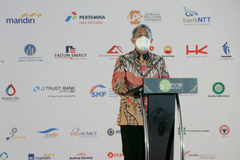 Sigit Reliantoro, Direktur Jenderal Pengendalian Pencemaran dan Kerusakan Lingkungan Kementerian Hidup dan Kehutanan, saat menyampaikan Pidato Kunci di acara Top CSR Awards 2022 yang digelar di Jakarta, Rabu (30/3).