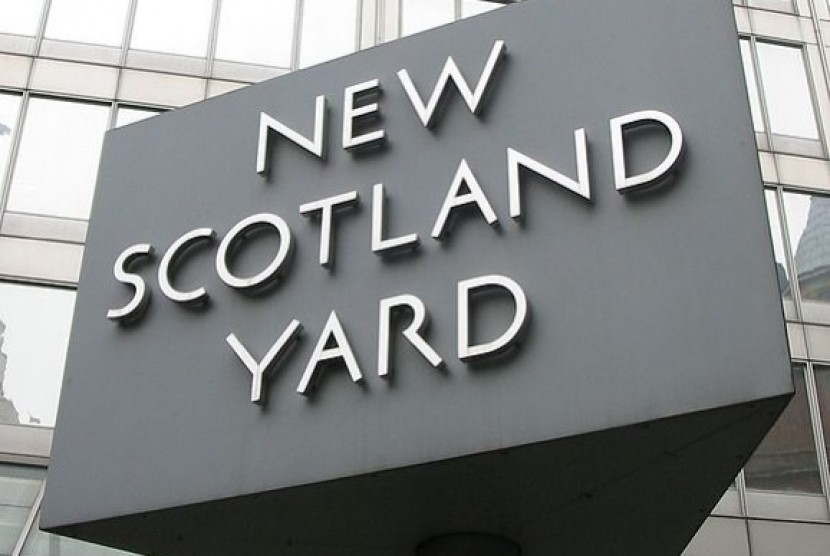 Sign outside the current New Scotland Yard is located in the Victoria area of London. (Illustration)