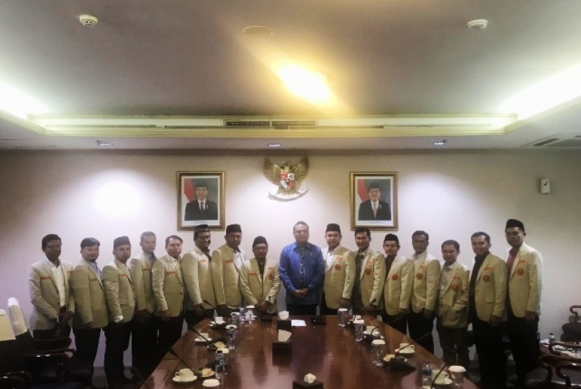 Silaturahim Pemuda Muhammadiyah dengan Ketua Harian Dewan Masjid Indonesia (DMI) Haji Syafruddin. 