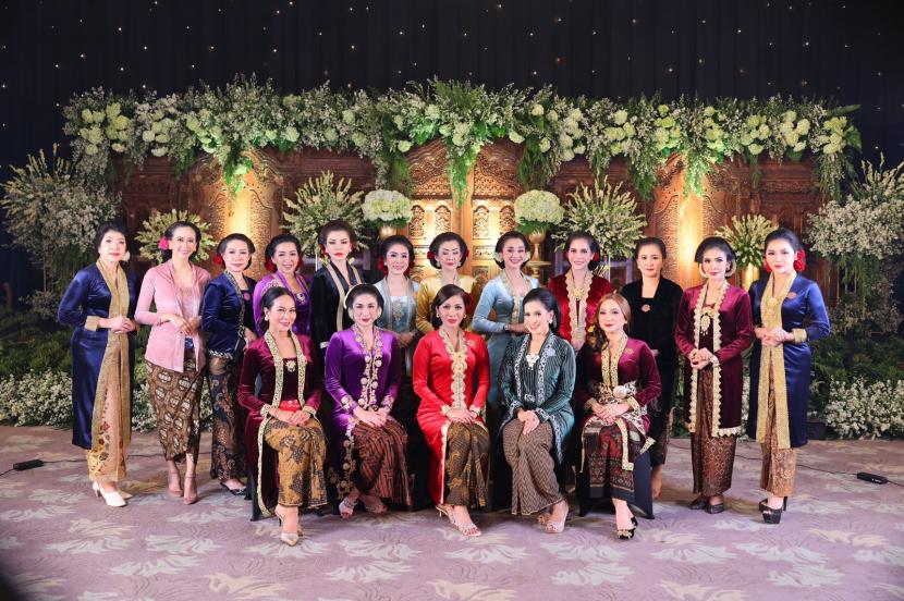 Silaturahmi dalam rangka Peringatan Hari Batik dan mendukung Kebaya Goes to UNESCO oleh Yayasan Sekar Ayu Jiwanta di Hotel Royal Kuningan, Jakarta, Jumat (14/10)