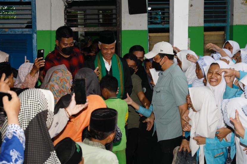 Silaturahmi di Pondok Pesantren (Ponpes) Mahadut Tholabah, Tegal, Jawa Tengah, Kamis (11/1/2024).