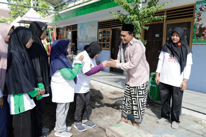 Silaturahmi Gus Gus Nusantara (GGN) wilayah Jawa Timur ke Raudhatul Athfal (RA) Muslimat NU Setono Kecamatan Jenangan Kabupaten Ponorogo. 