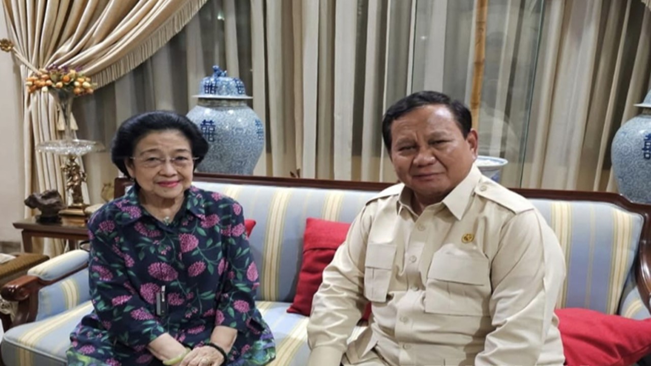 Silaturahmi Megawati Soekarno Putri dan Prabowo Subianto. Belum lama ini politisi Gerindra Sufmi Dasco Ahmad bersilaturahmi ke kediaman Megawati.