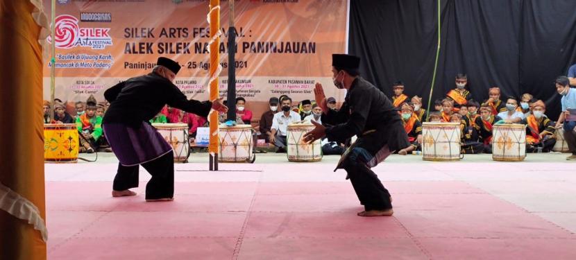 Silek Arts Festival (SAF) tingkat Provinsi Sumatera Barat 2021, di Nagari Paninjauan, Kecamatan Tanjung Raya, Agam merupakan salah satu sarana untuk kembali membangkitkan kebudayaan Minangkabau. 
