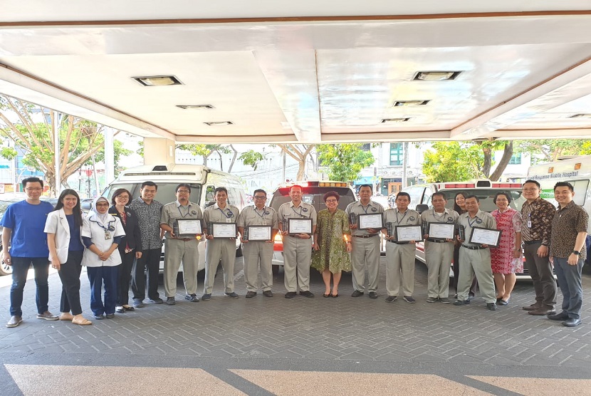 Siloam Hospitals Group melakukan perayaan kumpul bersama antara pimpinan dengan seluruh karyawannya yang berprofesi sebagai pengemudi mobil ambulans. 
