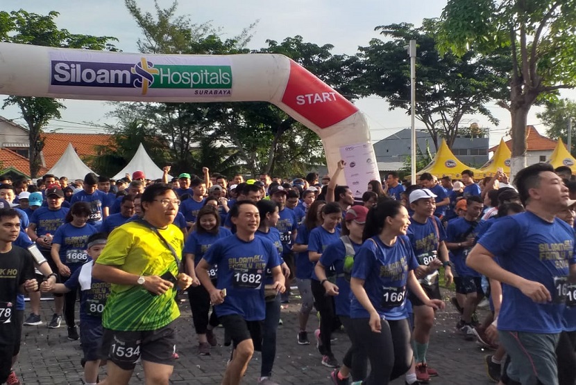  Siloam Hospitals Surabaya giat menjaga eksistensinya dalam mempromosikan gaya hidup sehat melalui Siloam Family Run di Pakuwon City Ahad (17/3)