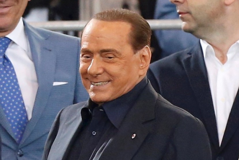 Mantan Perdana Menteri Italia yang juga pemilik klub sepak bola Serie A Italia, Silvio Berlusconi.