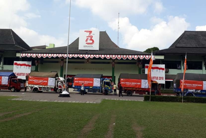Simbolis pemberangkatan bantuan Rumah Zakat untuk Lombok di Balai Kota Yogyakarta, Rabu (29/8).