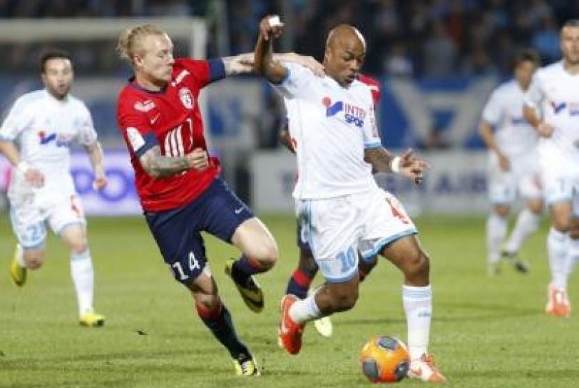 Simon Kjaer (kiri).