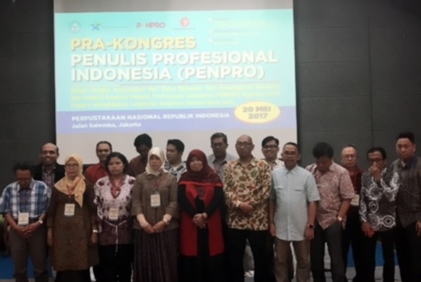 Simposium minat baca dan menulis yang diselenggarakan Asosiasi Penulis Profesional (Penpro) Indonesia Pusat di Perpustakaan Nasional RI, Sabtu (20/5).