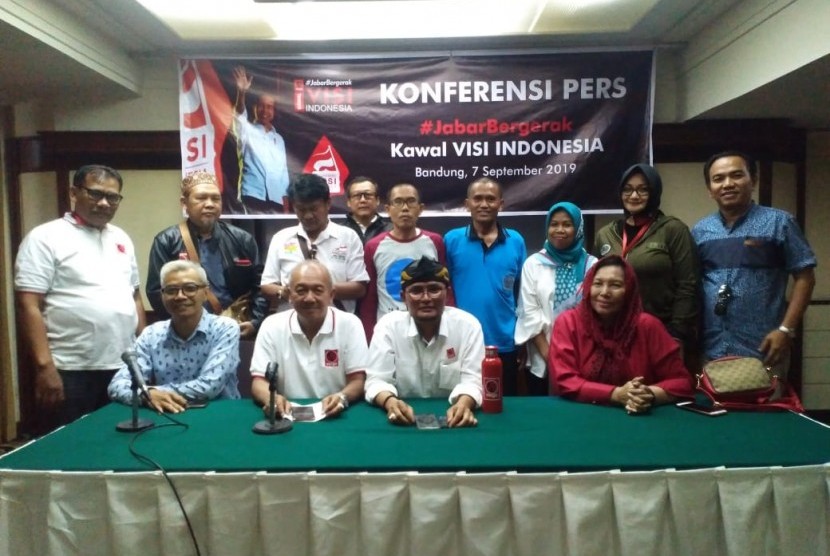 Simpul relawan Pro Jokowi (Projo) Jawa Barat menggelar Deklarasi Jabar Bergerak Kawal Visi Indonesia sebagai wujud dukungan terhadap pemerintah di bawah kepemimpinan Presiden terpilih Joko Widodo (Jokowi) lima tahun ke depan.