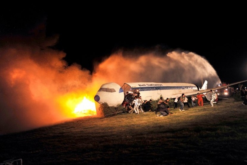 Simulasi Kecelakaan Pesawat