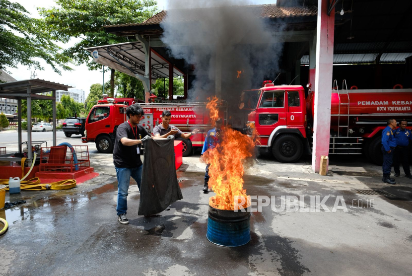 Gandeng Damkar, RedDoorz Latih 1.000 Mitra Properti untuk Tanggap Darurat Kebakaran