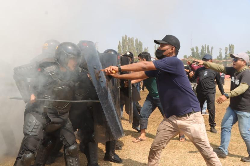 Simulasi Sispamkota merupakan latihan gabungan antara TNI-Polri dan Brimob.