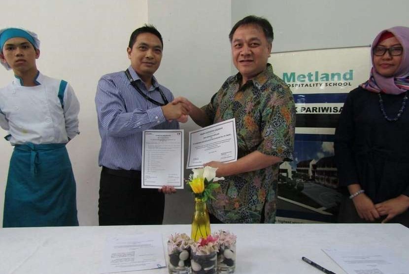 Sinar Mas Agribusiness and Food melakukan penandatanganan Memorandum of Understanding (MoU) dengan SMK Pariwisata Metland, Cileungsi, Bogor untuk mendukung perkembangan industri kuliner dalam negeri.