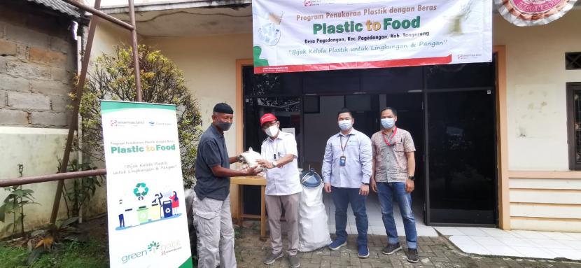 Sinar Mas Land bersama PT Chandra Asri Petrochemical Tbk (Chandra Asri) bersinergi melanjutkan inisiatif peduli sampah plastik melalui kegiatan Corporate Social Responsibility (CSR) bernama 