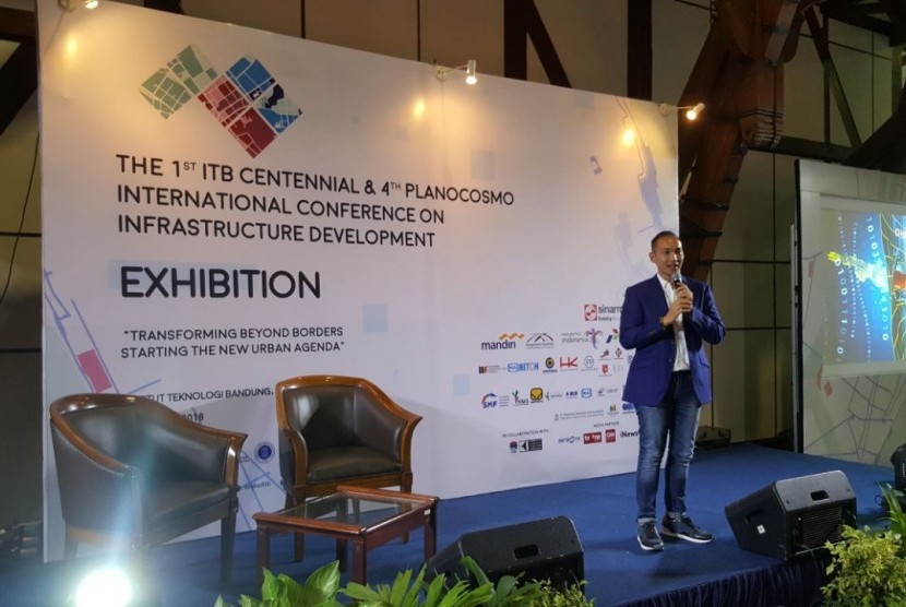    Sinar Mas Land diwakili Project Leader Digital Hub, Irawan Harahap, menjadi salah satu pembicara diajang The 4th PlanoCosmo and ITB International Conference on Infrastructure Development yang berlangsung di Institut Teknologi Bandung atau ITB, Selasa (3/4). 