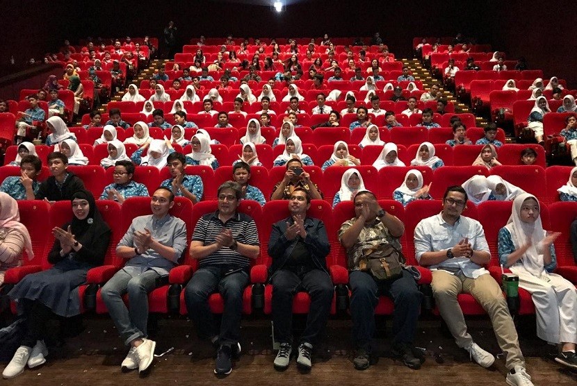 Sinar Mas Land menyelenggarakan acara nonton bareng (nobar) film animasi 'Battle of Surabaya' di bioskop XXI The Breeze BSD City pada (24/11).