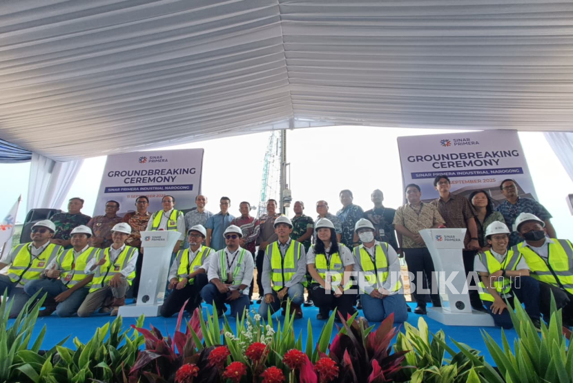 Sinar Primera Group memulai pembangunan kawasan pergudangan modern Sinar Primera Industrial Narogong (SPIN). Langkah ini disebut jadi strategi penting dalam pengembangan pusat logistik dan industri yang modern, efisien, dan terintegrasi.