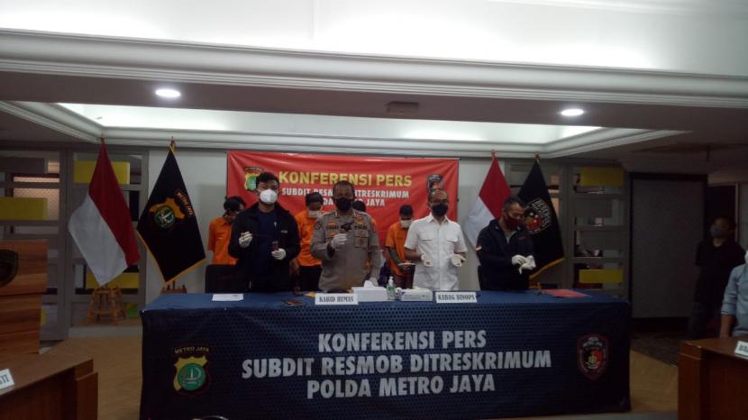 Sindikat pencuri kendaraan bermotor (curanmor) dengan kekerasan menggunakan senjata api dan sajam yang ditangkap oleh Subdit Resmob Ditreskrimum Polda Metro Jaya, Kamis (19/11). 