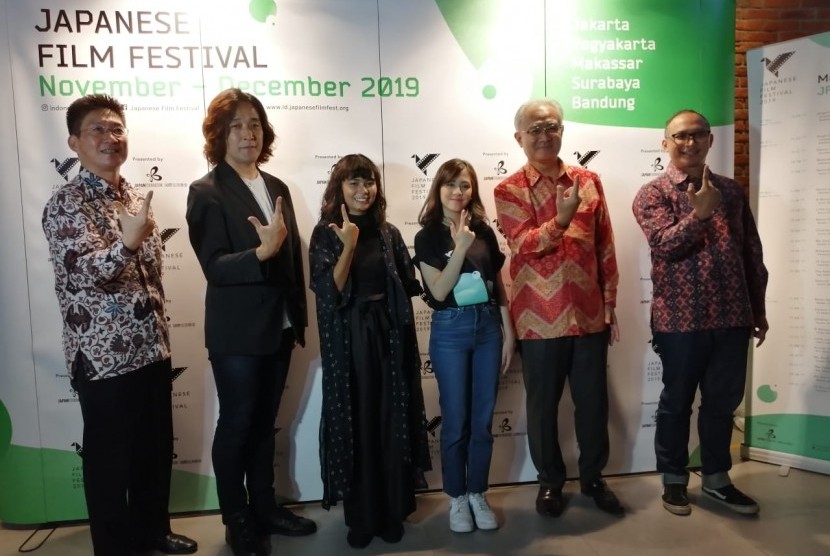 Sineas dan penyelenggara Japanese Film Festival (JFF) 2019 pada konferensi pers di CGV Grand Indonesia, Jakarta, Selasa (5/11).