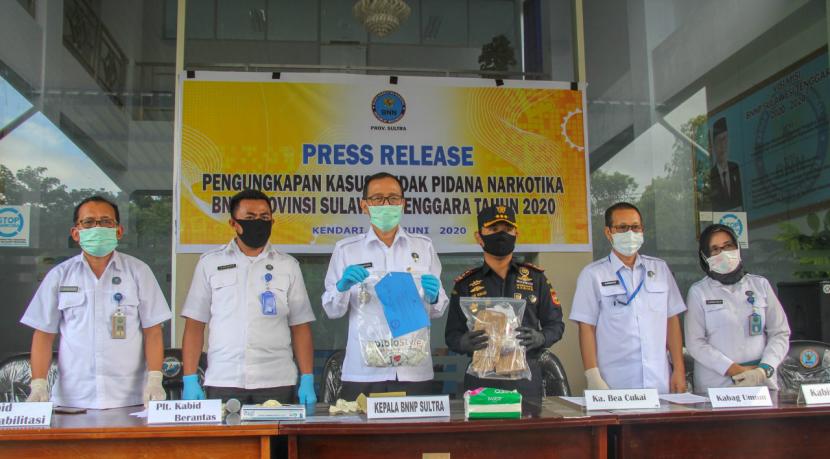 Sinergi antara Bea Cukai Kendari dengan Badan Narkotika Nasional Provinsi (BNNP) Sulawesi Tenggara kembali berhasil menggagalkan pengiriman paket narkotika.