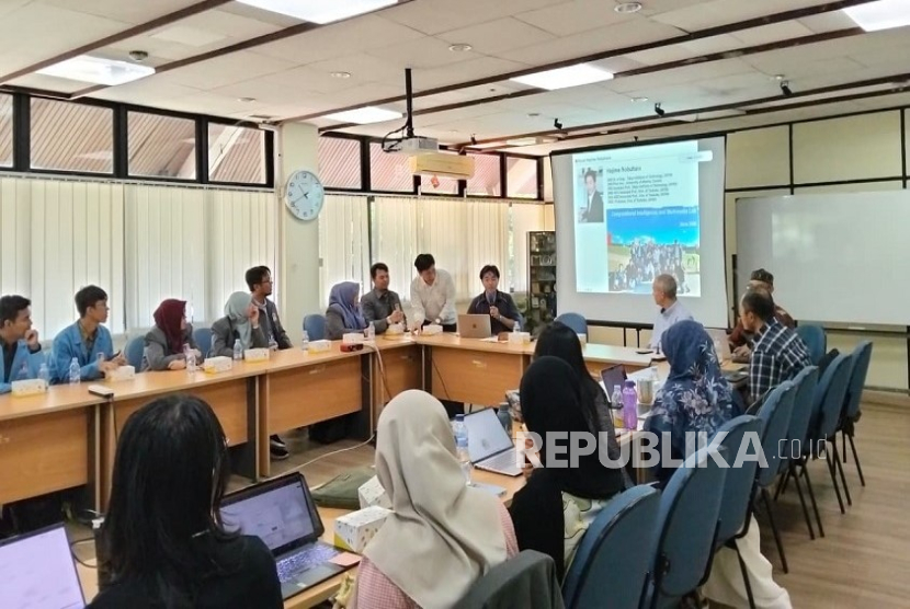 Sinergi antara UNM dan Fasilkom UI menghadirkan forum diskusi mengenai perkembangan terkini di bidang informatika dan ilmu komputer.