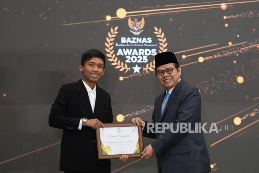 Sinergi Foundation Sabet Penghargaan LAZ Pengentasan Kemiskinan Terbaik di BAZNAS Awards 2025