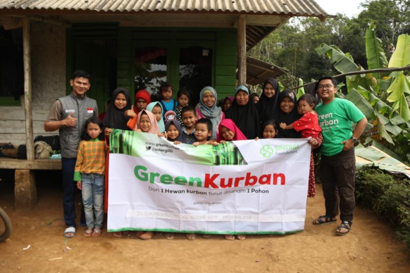 Sinergi Foundation sebagai lembaga filantropi yang mengelola dana wakaf, zakat, dan infak sedekah, turut mengajak masyarakat yang ingin berkurban melalui program Green Kurban.