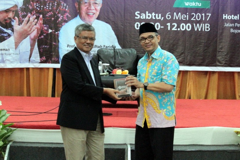 Sinergi Foundation (SF) menggelar gathering insan peduli bertajuk ‘Sharing Economy Perspektif Syariah’ bertempat di Grand Hotel Pasundan Bandung, akhir pekan lalu