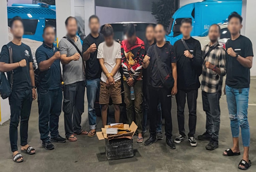 Sinergi Kantor Wilayah (Kanwil) Bea Cukai Jawa Barat, Bea Cukai Bandung, dan Badan Narkotika Nasional Provinsi (BNNP) Jawa Barat, gagalkan pengiriman 13 kg ganja kering ke Kota Bandung. 