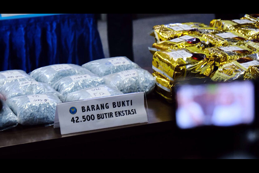  Sinergi positif Bea Cukai dan Badan Narkotika Nasional berhasil menggagalkan penyelundupan narkotika dari Penang, Malaysia ke Nanggroe Aceh Darussalam. 