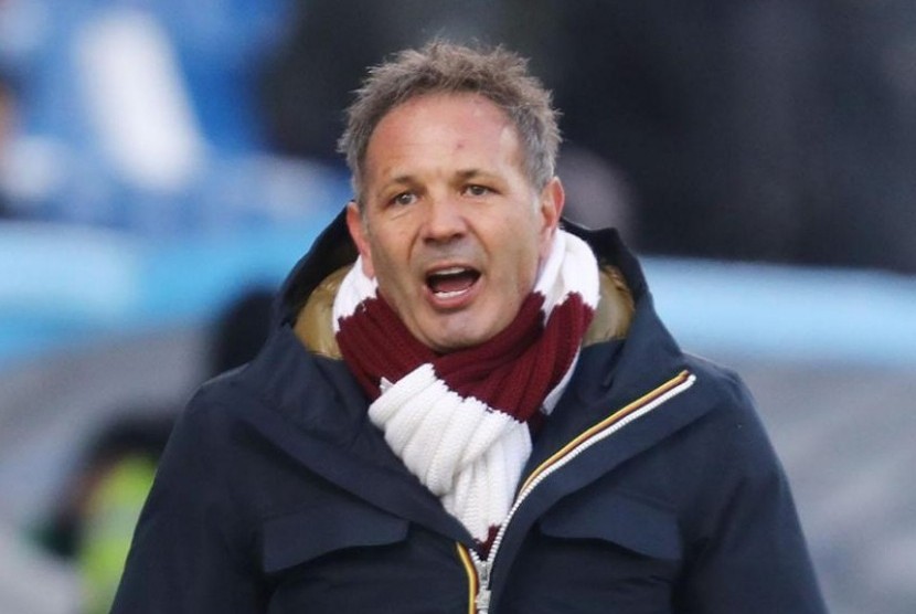 Pelatih Bologna Sinisa Mihajlovic