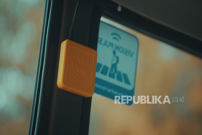 Sinyal ultra-wideband (UWB).